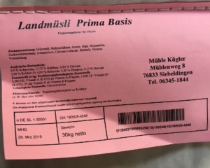 Sackanhänger und Deklaration von Pferdefutter